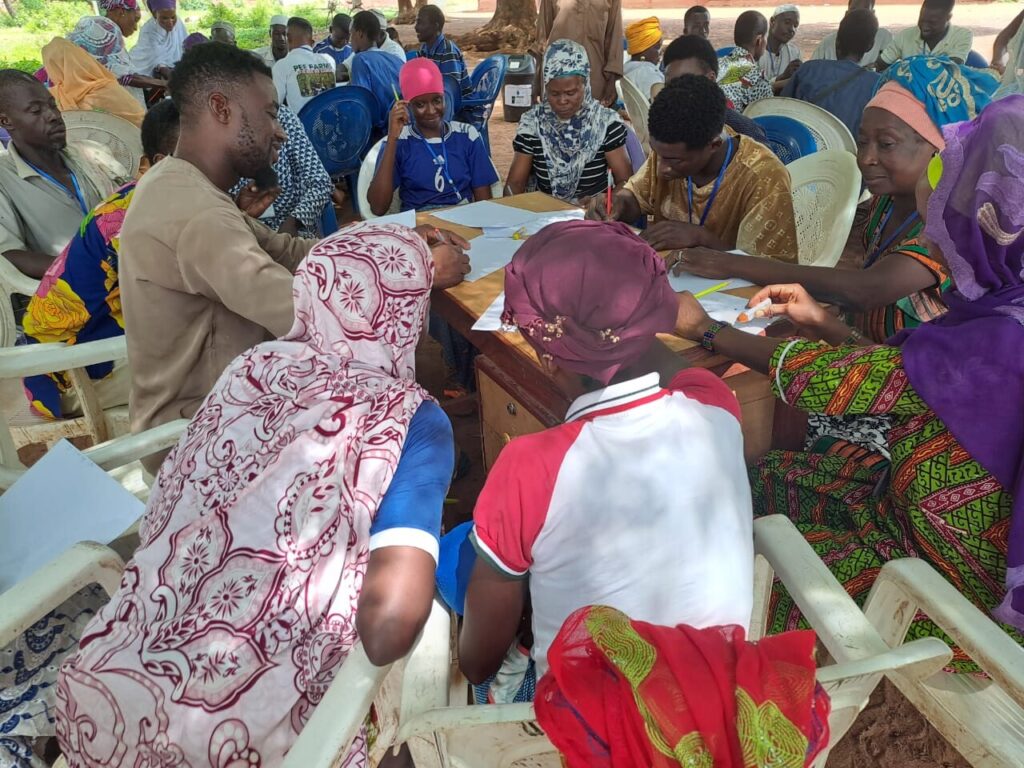 Participants-work-together-to-develop-personal-goals-during-Truama-healing-session-in-Northern-Ghana_photo-credit_CSD-Reform-1024x768 