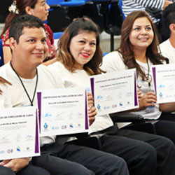 30 young Salvadorans recently graduated from the Gastromotiva program.